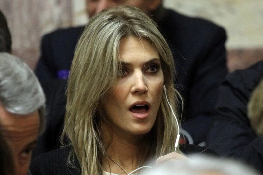 Δείτε πόσα επιδόματα λαμβάνει η κυρία Καϊλή που έκραξε χτες όσους τα λαμβάνουν